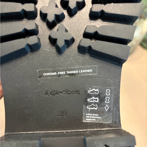 & Other Stories Chelsea leather chunky sole pull-on boots - Picture 3 of 8